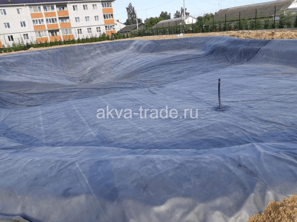 Искусственный водоем с пленкой