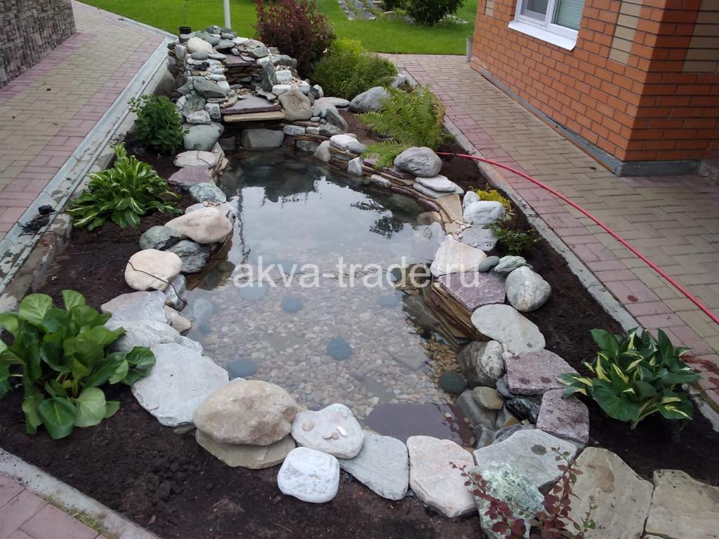 Простой искусственный водоем